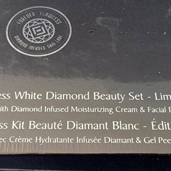 FOREVER FLAWLESS White Diamond Diamond Infuse Cream Facial Peeling Gel - Picture 3 of 7
